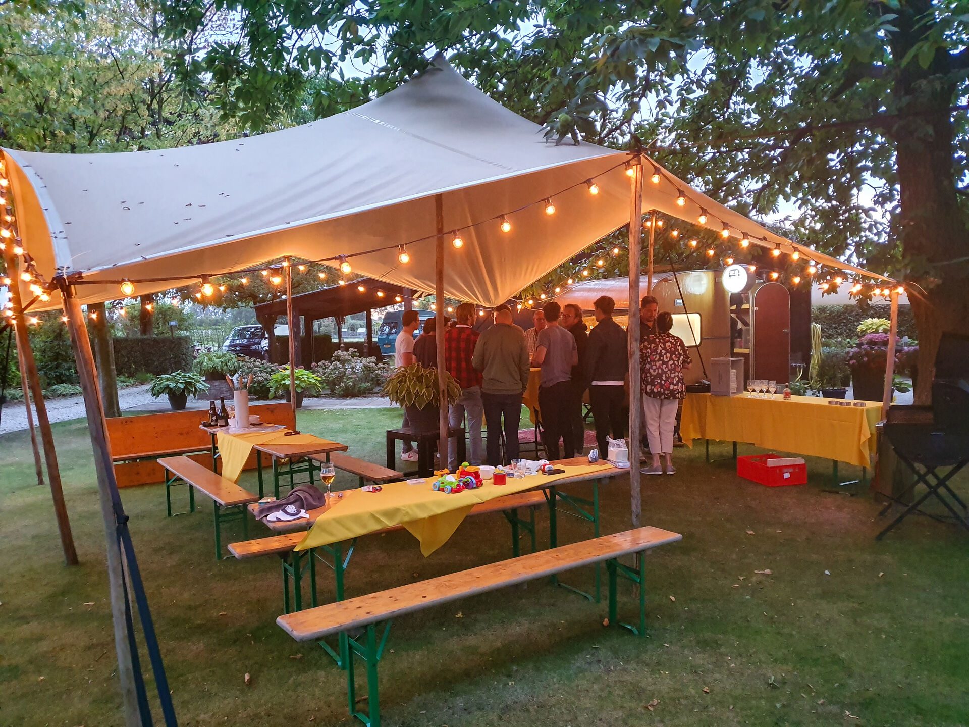 Bar & Caravan